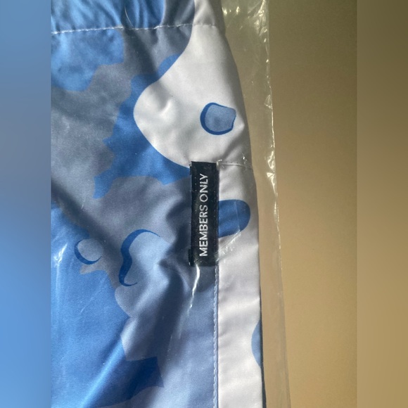 MEMBERS ONLY ❄️ Blue Camo Windbreaker - Picture 14 of 16